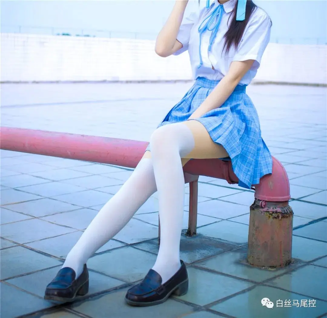 JK制服套图：蓝裙白袜大长腿（一）插图6