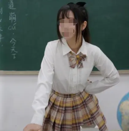 女老师穿JK短裙上课，尺度过大被投诉：你想干什么？插图2
