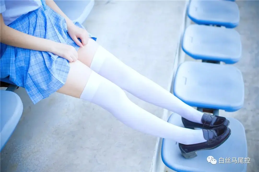 JK制服套图：蓝裙白袜大长腿（一）插图14