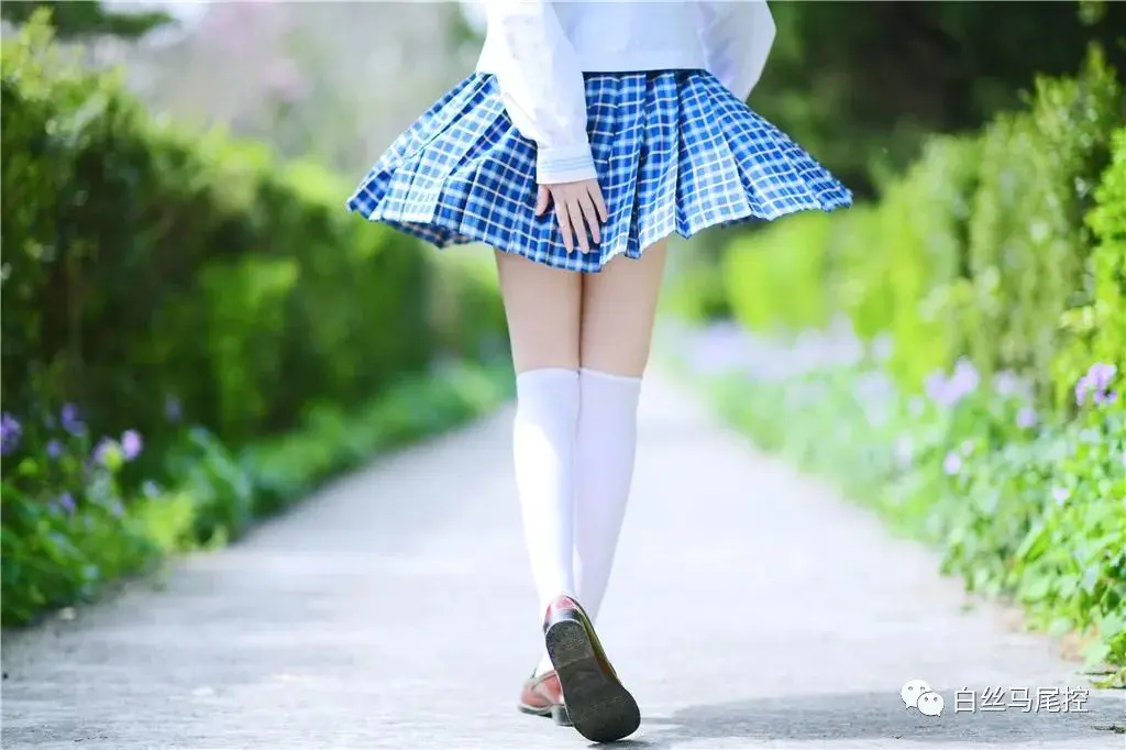 JK制服套图：蓝裙白袜大长腿（二）插图1