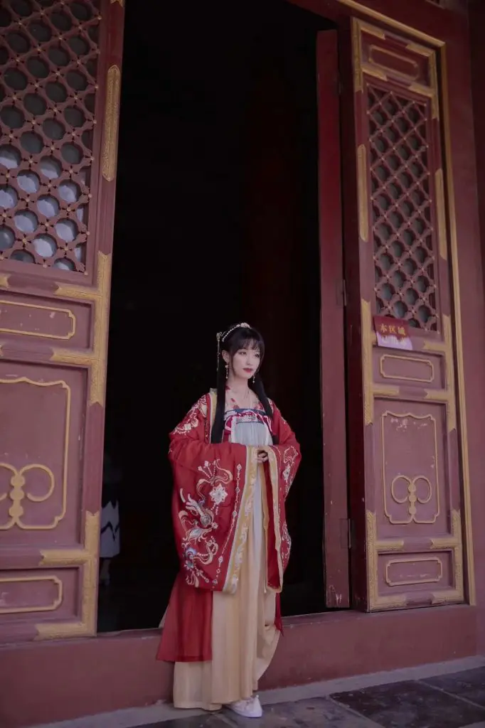 动能学院汉服女神,夏日游园的JK风情插图2 动能学院汉服女神,夏日游园的JK风情插图2