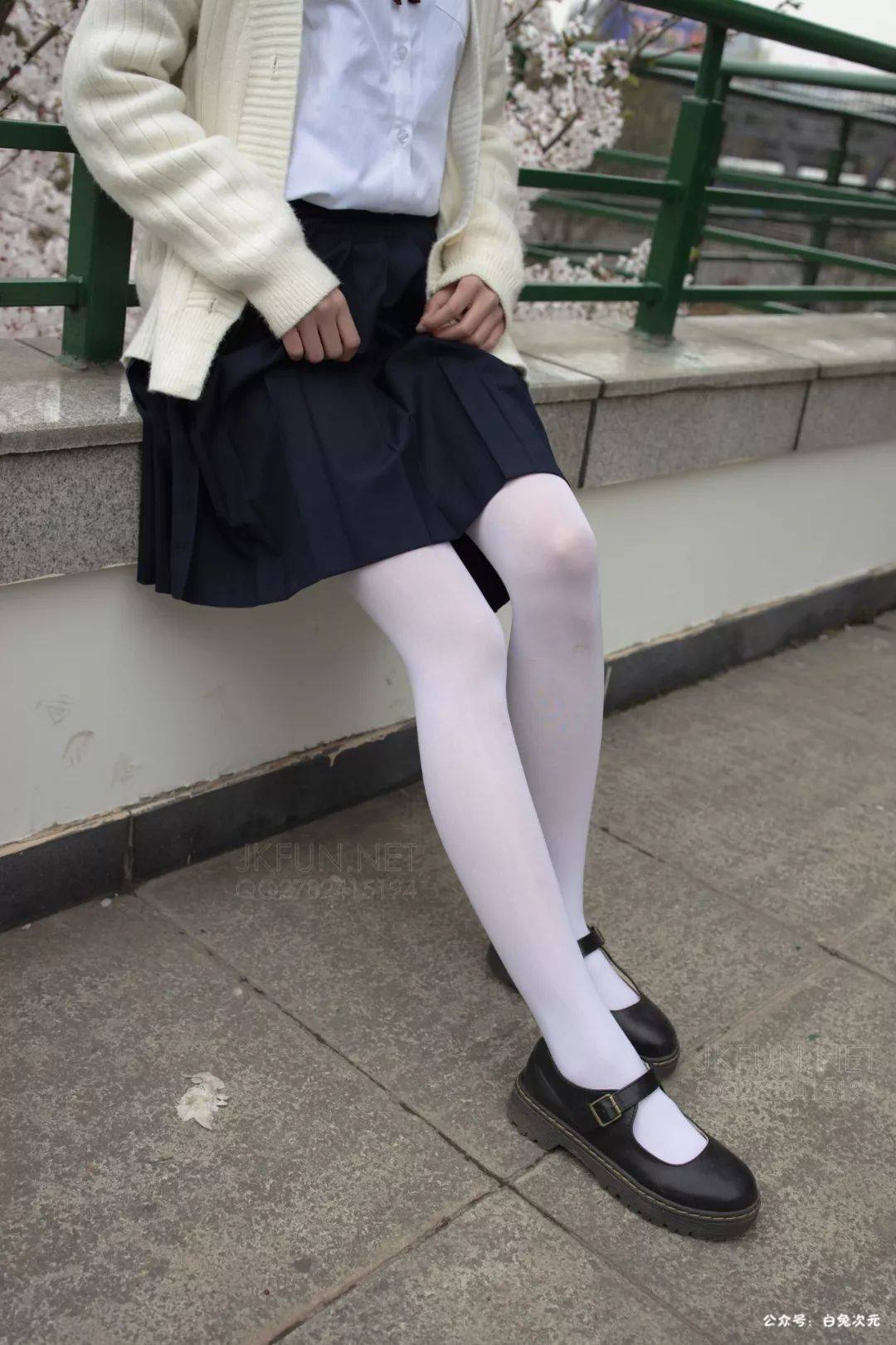 JK制服写真：白色丝袜美女插图14