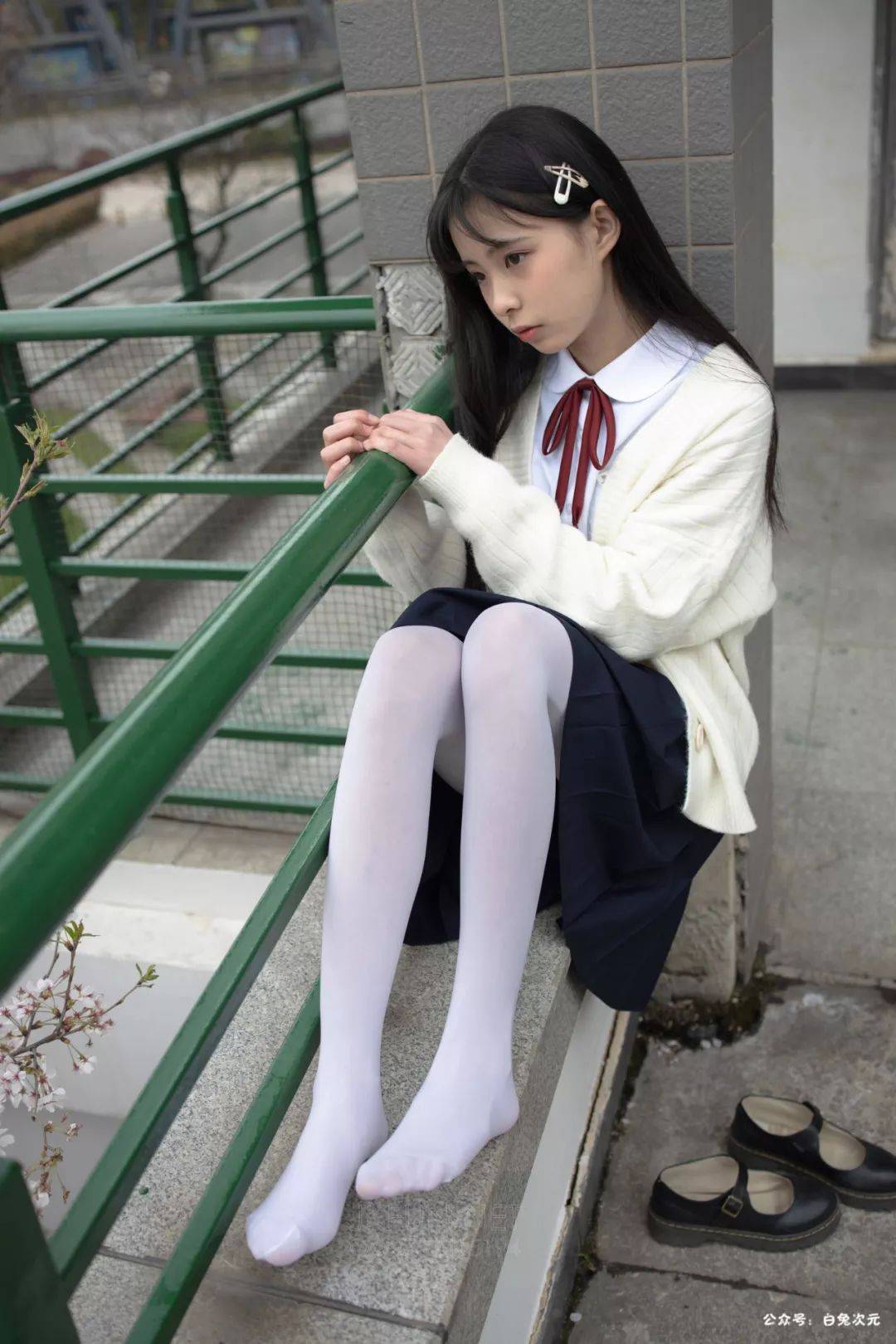 JK制服写真：白色丝袜美女插图16