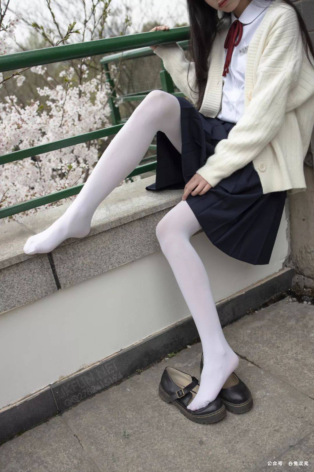 JK制服写真：白色丝袜美女插图17