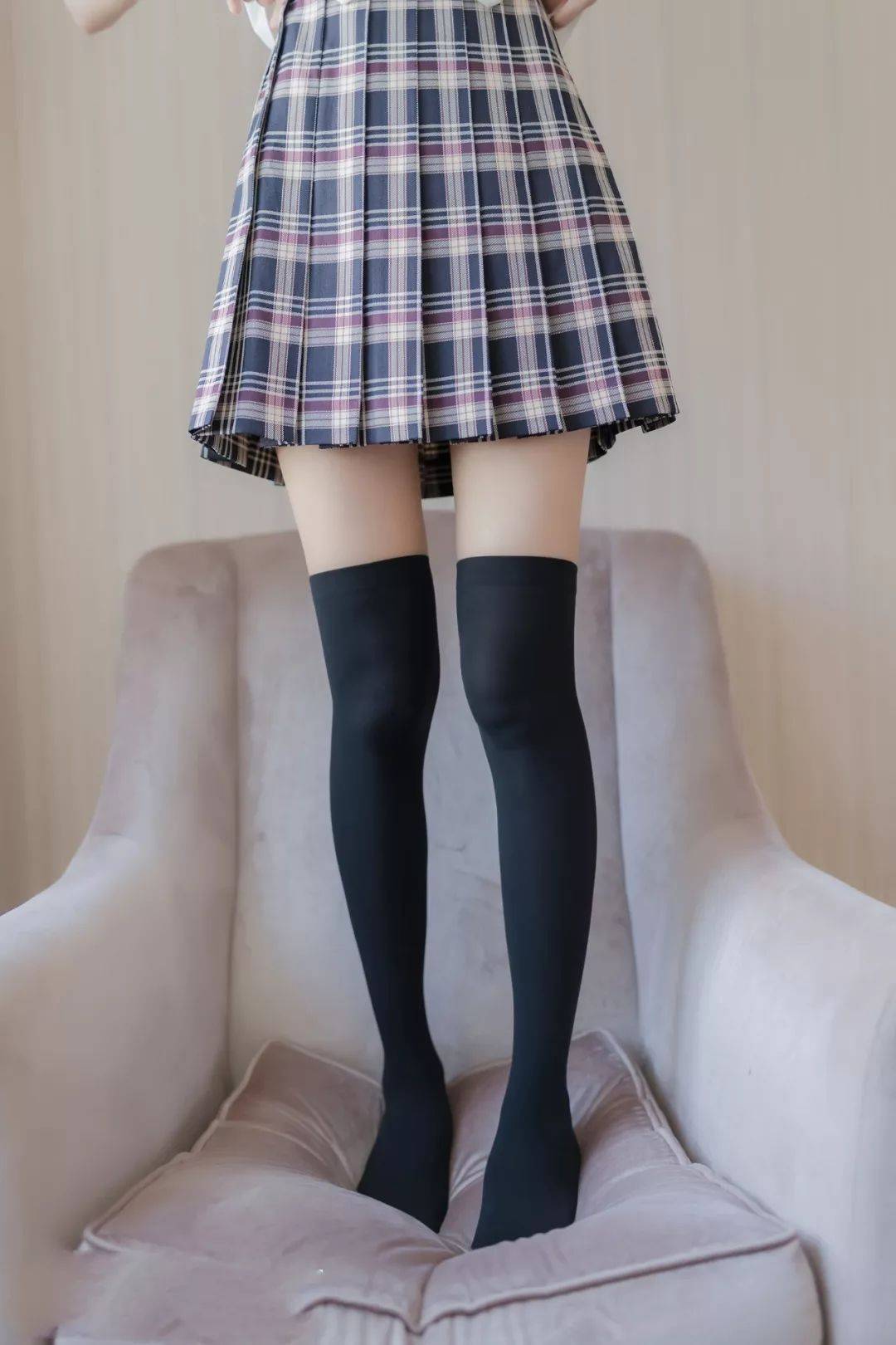 JK制服写真：超短裙和黑色丝袜的完美结合插图21