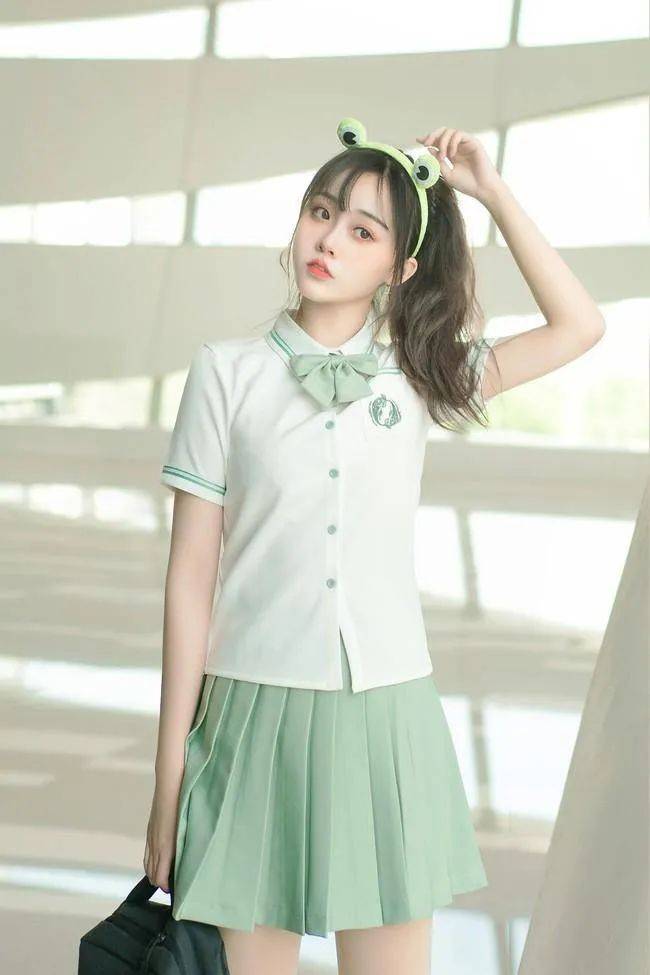 JK制服写真：性感的绿色小短裙插图8